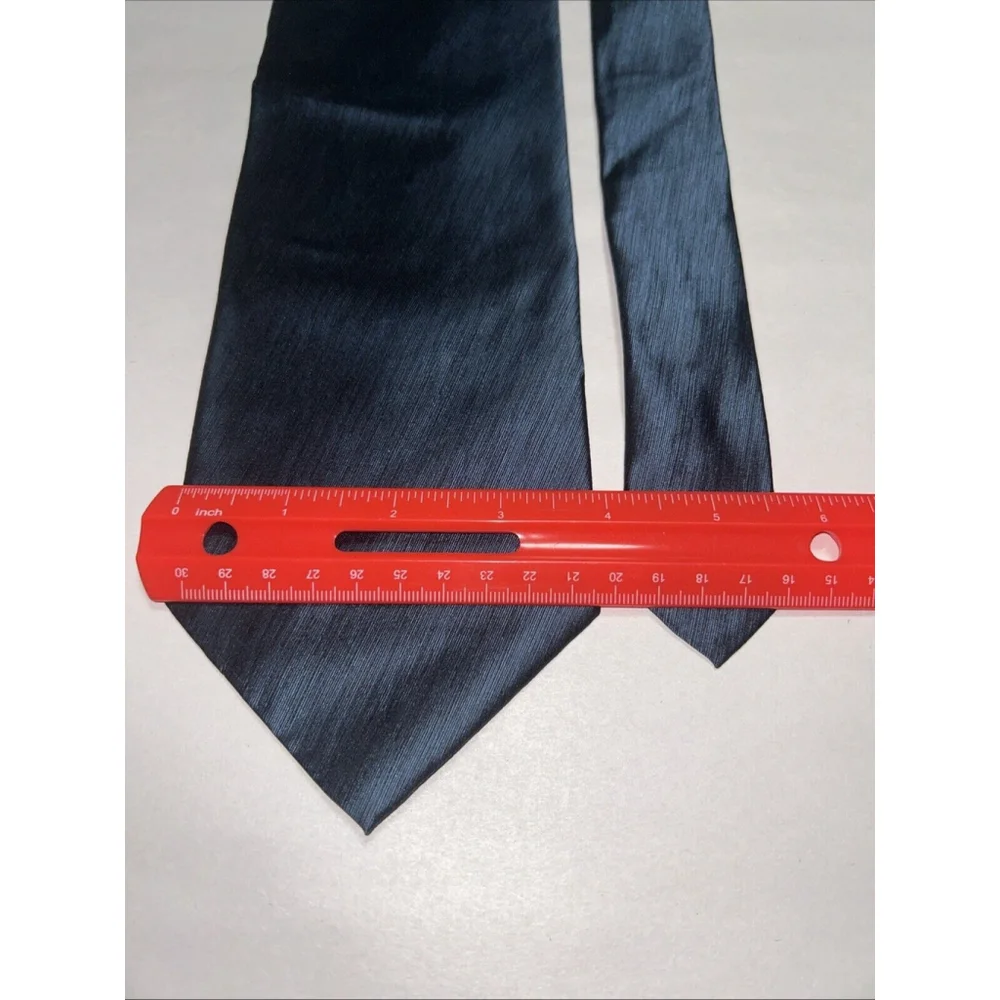 Embassy Row Blue Textured Look Silk Tie